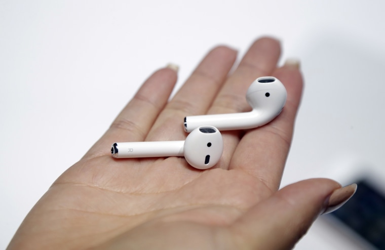 Cách xử lý tình trạng âm lượng không đều ở tai nghe AirPods - Ảnh 1.