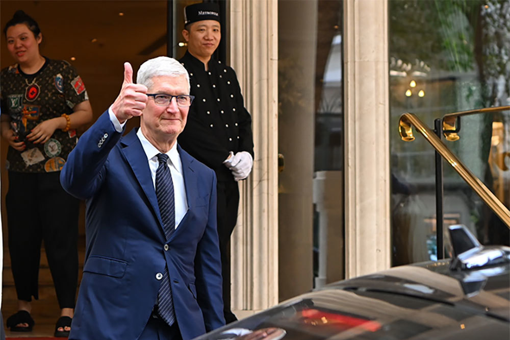 Tim Cook gặp Thủ tướng Việt Nam và thăm trường học