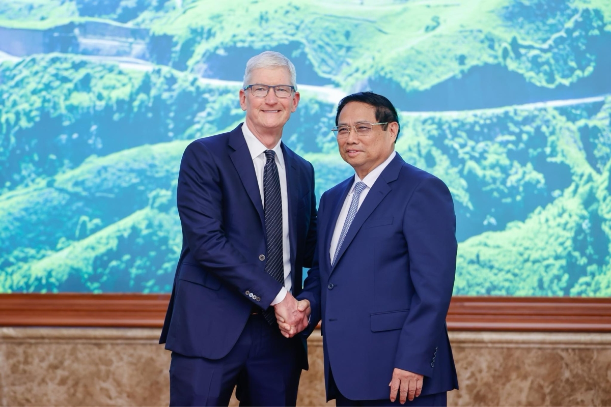 Tim Cook gặp Thủ tướng Việt Nam và thăm trường học