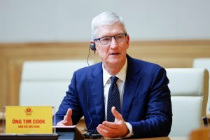 Tim Cook gặp Thủ tướng Việt Nam và thăm trường học