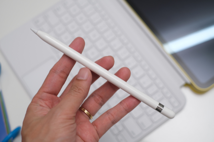 Ngay cả những mẫu iPad bình dân như Gen 10 vẫn hỗ trợ Apple Pencil.Ảnh: Tuấn Hồng