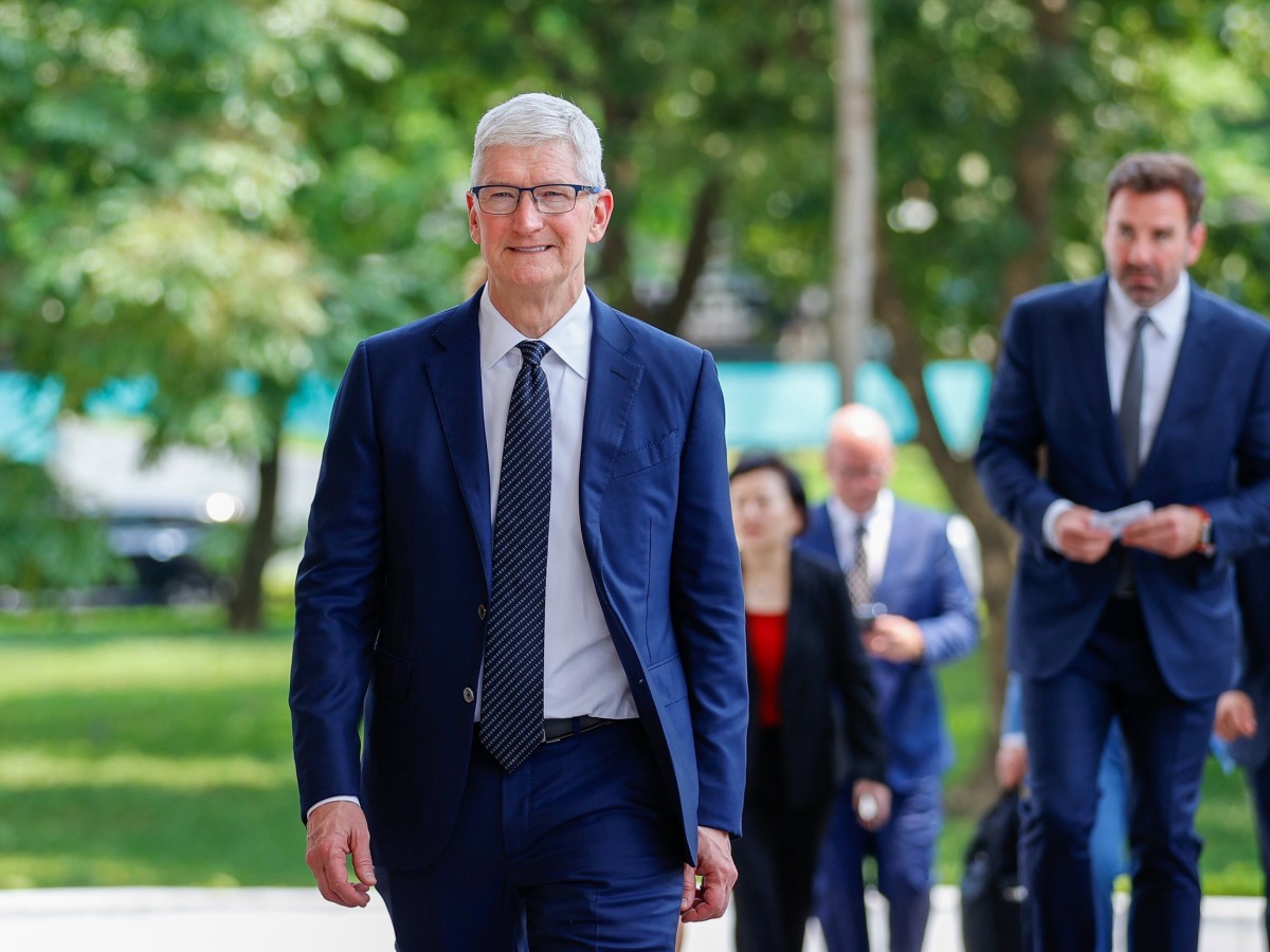 Tim Cook gặp Thủ tướng Việt Nam và thăm trường học