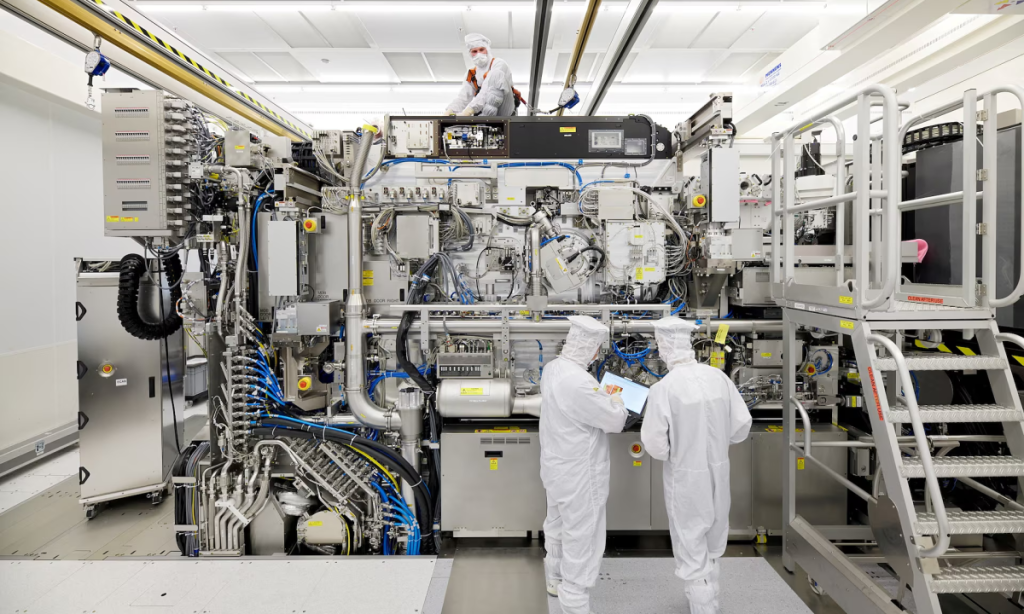 ASML cung cấp máy sản xuất chip thứ hai trị giá 380 triệu USD
