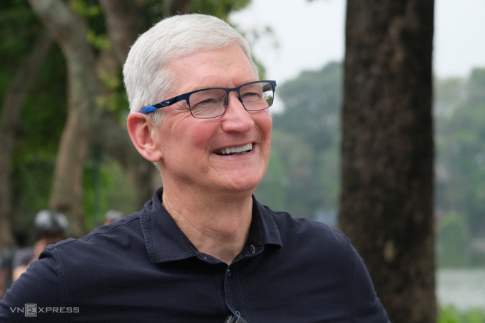 Ngày 15/4, CEO Tim Cook của Apple đã có mặt tại Hồ Hoàn Kiếm.Ảnh: Tuấn Hồng