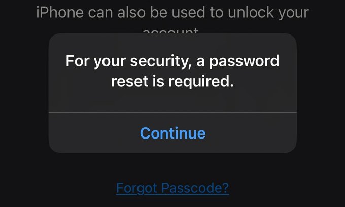 Thông báo reset mật khẩu trên iPhone. Ảnh: X/FiveOhFour