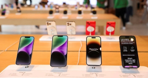 Doanh số iPhone sụt giảm, Apple đối mặt hàng loạt thách thức