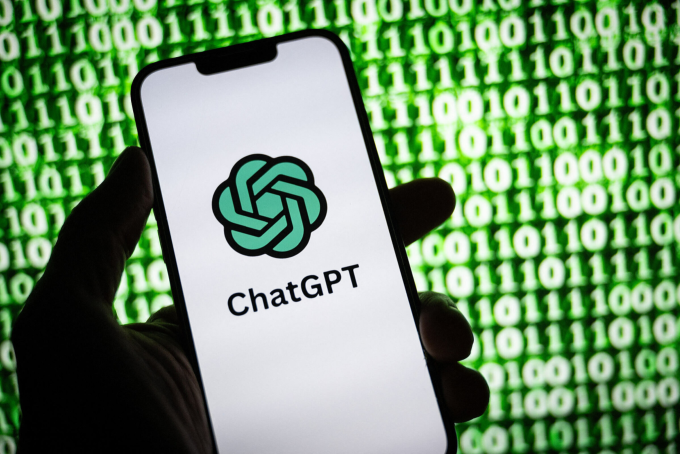 Logo ChatGPT xuất hiện trên màn hình điện thoại.Ảnh: AFP