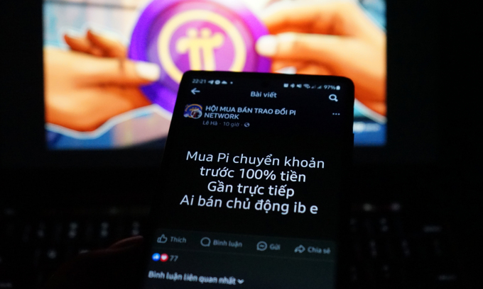 Một bài đăng trên Facebook về việc mua tiền ảo Pi.Ảnh: Bảo Lin