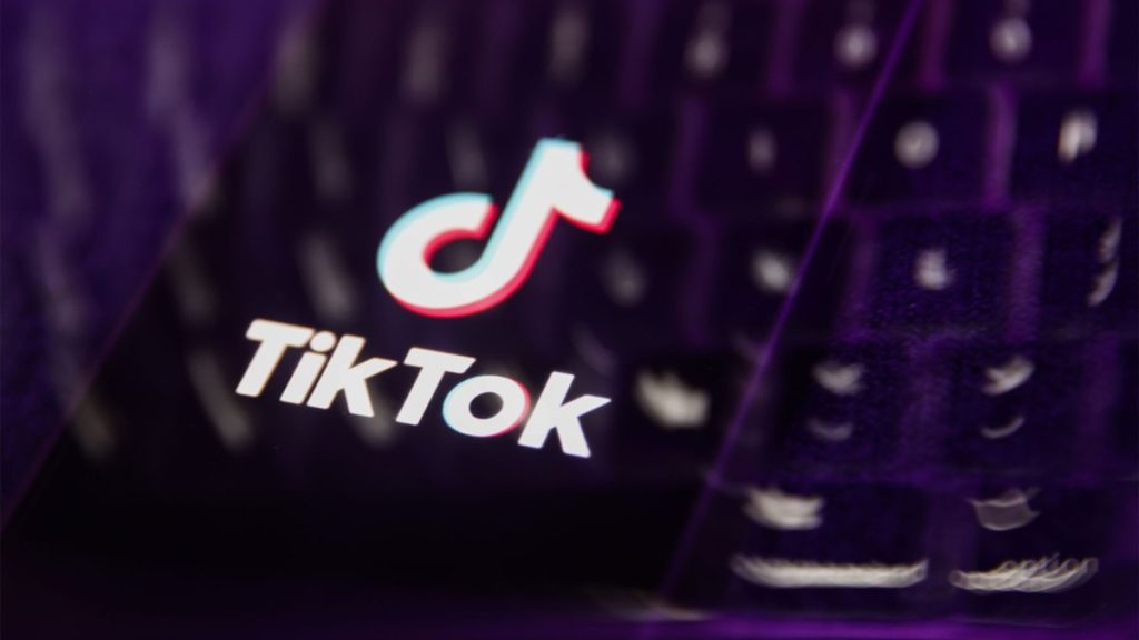 TikTok sẽ tự động gắn nhãn nội dung do AI tạo được tạo trên các nền tảng như DALL·E 3