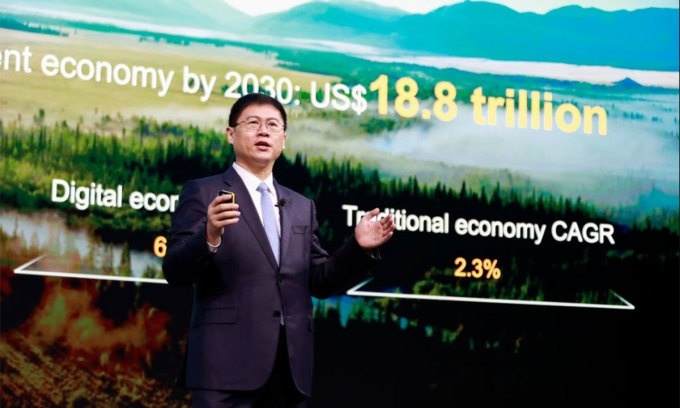 Ông Li Peng, Phó Chủ tịch Huawei, tại MWC 2024 ở Barcelona.