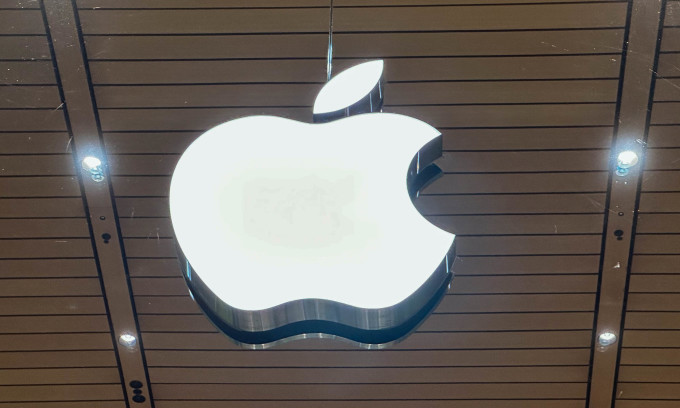 Logo Apple bên ngoài một cửa hàng Apple ở Seoul. Ảnh: Huy Đức