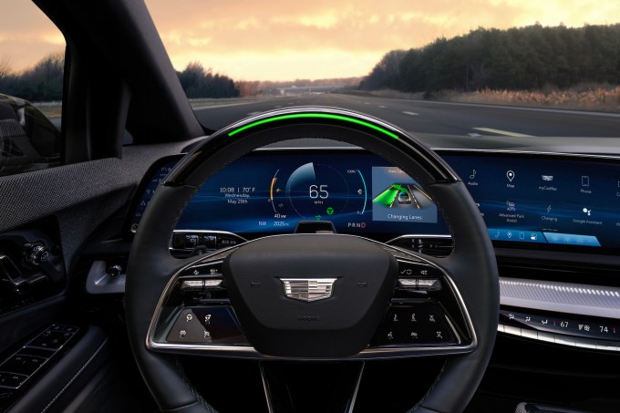 Cadillac Optiq EV có giá khởi điểm 54.000 USD và được thiết kế để thu hút giới trẻ hipster