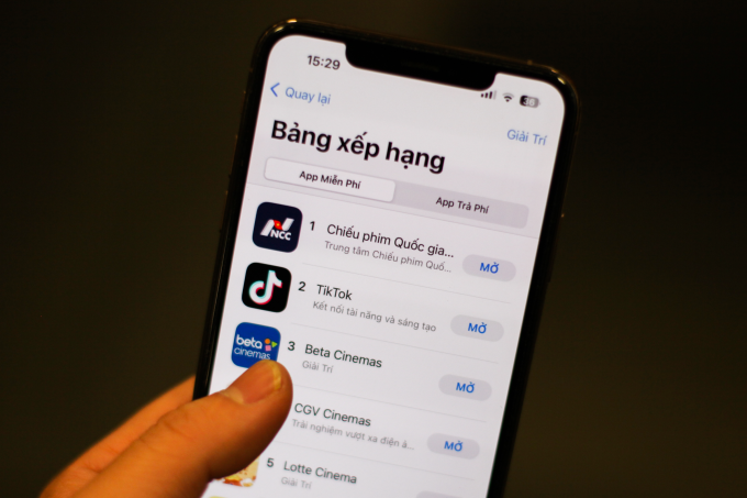 NCC National Cinema App đứng đầu trong bảng xếp hạng ứng dụng giải trí miễn phí trên App Store. Ảnh: Khương Nha