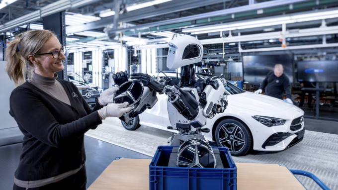 Robot Apollo bên trong nhà máy Mercedes-Benz. Ảnh: Apptronik
