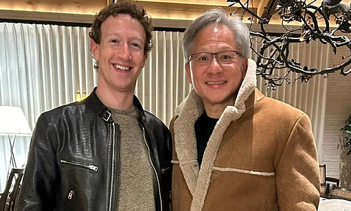 Mark Zuckerberg và Jensen Huang đổi áo đấu