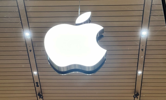 Logo Apple tại một cửa hàng công ty ở Seoul, Hàn Quốc. Ảnh: Huy Đức