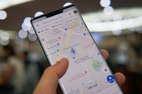 Sự tiện lợi của ứng dụng bản đồ cũng đi kèm với việc tiêu thụ năng lượng. Ảnh: Lưu Quý
