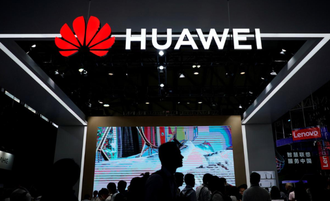 Gian hàng của Huawei tại Triển lãm Khoa học và Công nghệ Trung Quốc 2018.Ảnh: Reuters