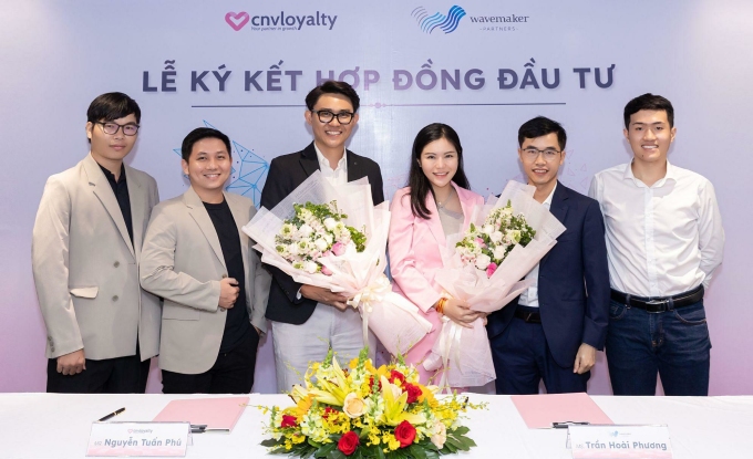 Đại diện CNV, Wavemaker Partners và NextPay tham dự lễ ký kết hợp đồng đầu tư. Ảnh: CNV