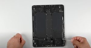 iFixit tiết lộ pin iPad Pro M4 dễ thay thế hơn