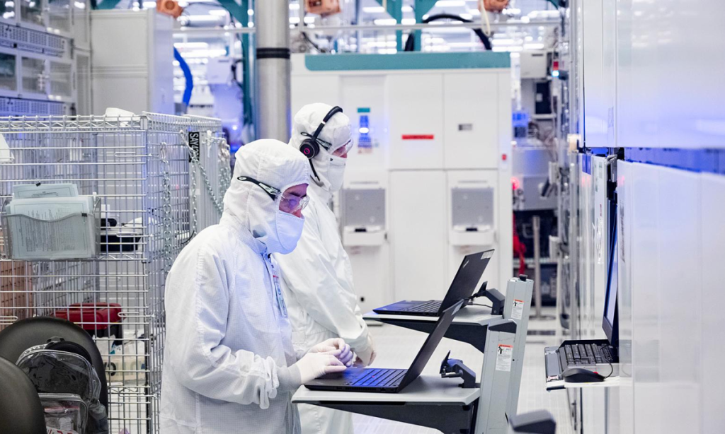 Mỹ đầu tư hàng tỷ USD vào Intel để sản xuất chip
