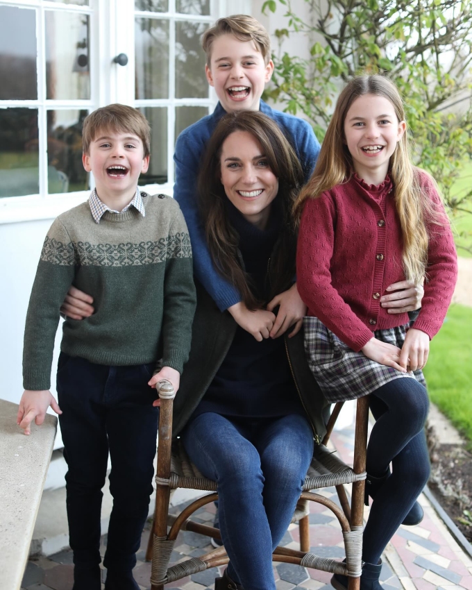 Bức ảnh của Kate Middleton và các con được Cung điện Kensington công bố hôm 10/3. Ảnh: X/KensingtonRoyal