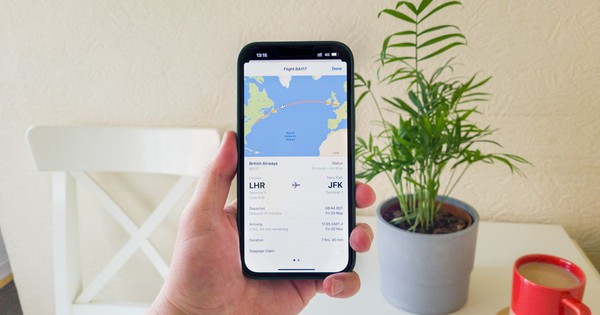 Cách theo dõi chuyến bay trong ứng dụng Tin nhắn trên iPhone