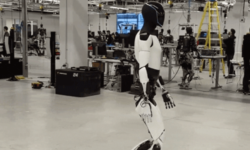 Musk khoe robot hình người di chuyển mượt mà