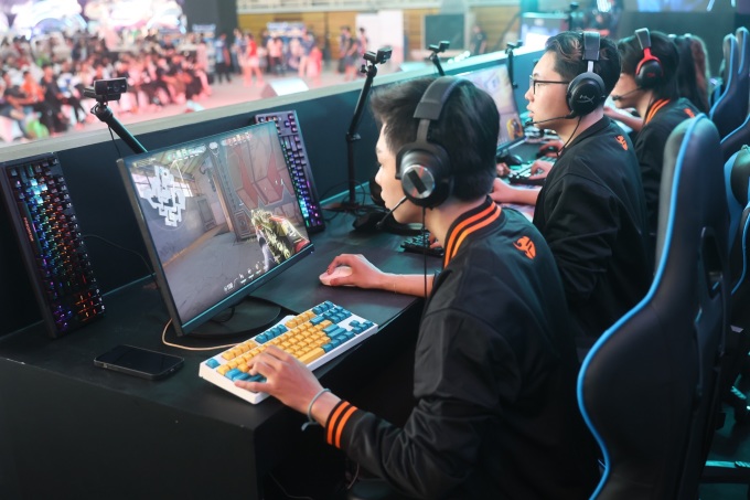 Các tuyển thủ FPT Flash thi đấu tại Game Arena. Ảnh: Chen Qiong