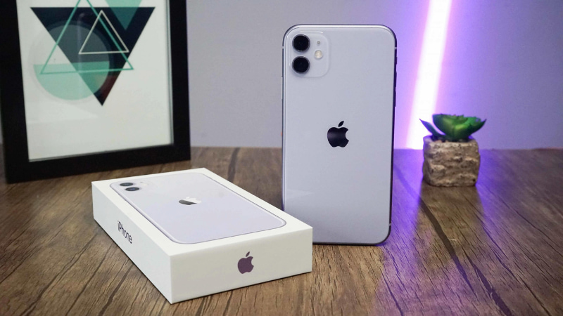 Giá iPhone 11 giảm sâu, nằm trong tầm tay 