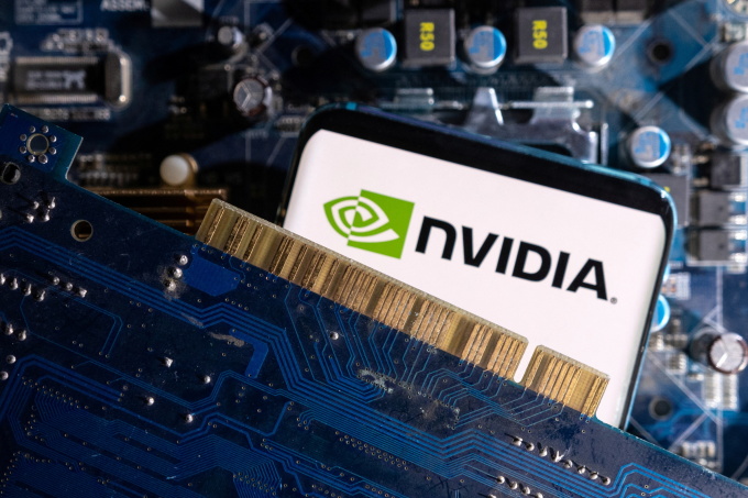 Điện thoại thông minh hiển thị logo Nvidia. Ảnh: Reuters