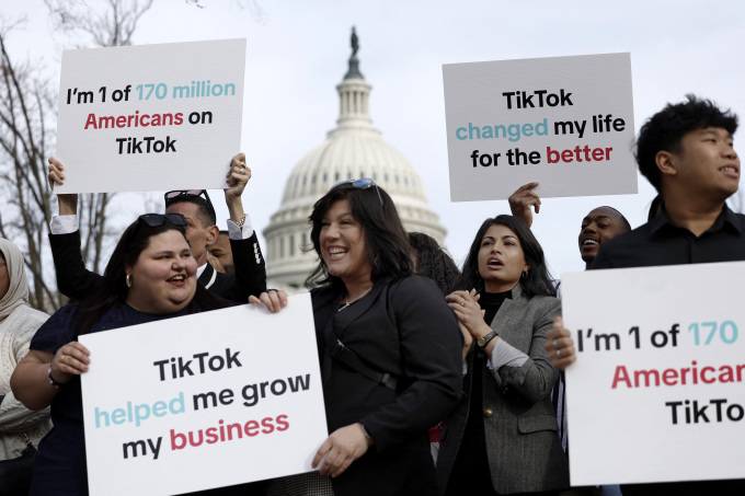 Vào ngày 13 tháng 3, những người ủng hộ TikTok đã tập trung bên ngoài Đồi Capitol ở Washington. Ảnh: AFP