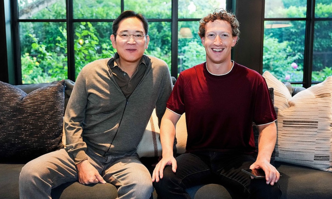 Ông Lee Jae-yong (trái) và Mark Zuckerberg tại California ngày 11/6. Ảnh: Samsung