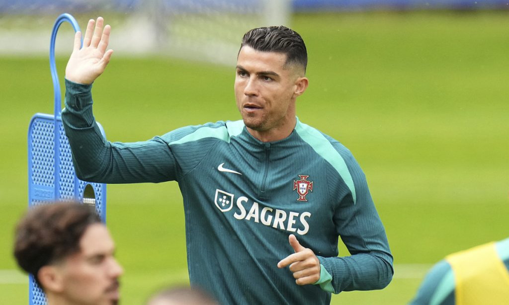 Kênh YouTube của Cristiano Ronaldo lập kỷ lục Guinness