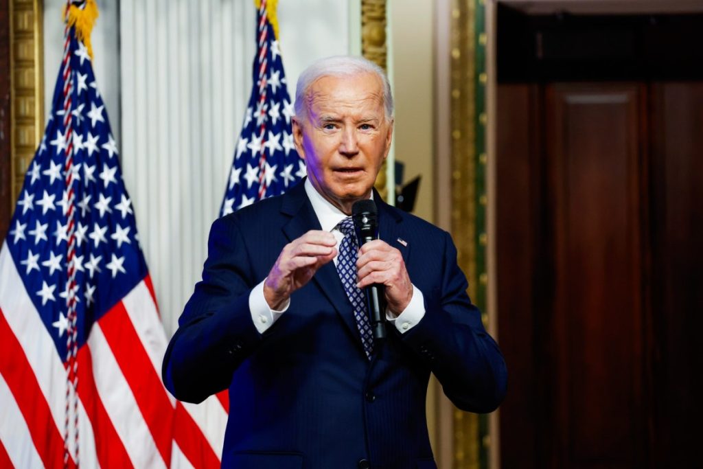 Biden nói với những người sáng tạo rằng họ có thứ mà phương tiện truyền thông truyền thống không có: 'Bạn được tin tưởng'