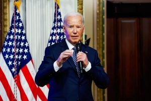 Biden nói với những người sáng tạo rằng họ có thứ mà phương tiện truyền thông truyền thống không có: 'Bạn được tin tưởng'