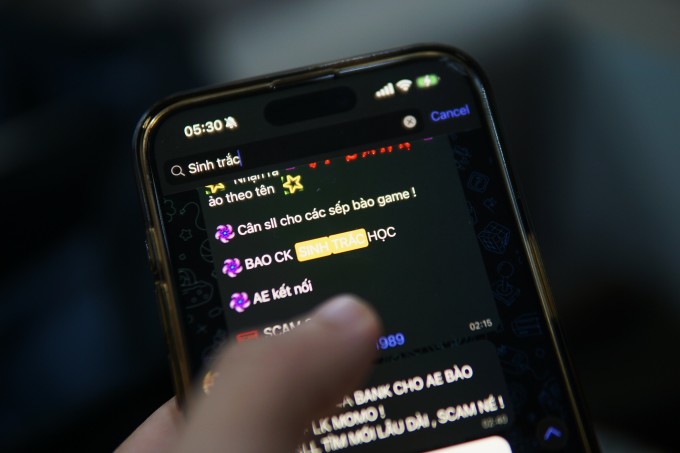 Quảng cáo các dịch vụ bất hợp pháp trên các nhóm Telegram. Ảnh: Lưu Quý