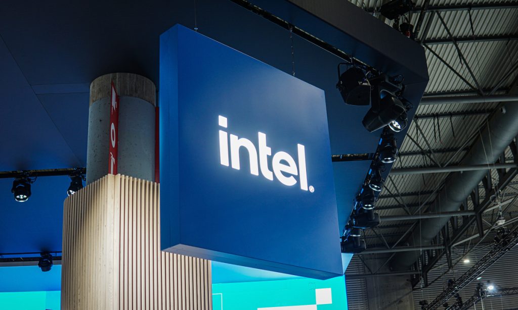 Intel sa thải 17.500 nhân viên