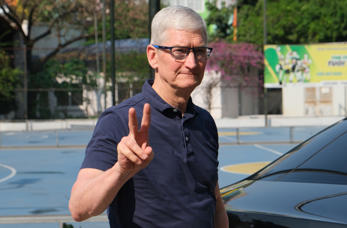 Giám đốc điều hành Apple Tim Cook đến thăm Trường Ngôi Sao Sáng tại Hà Nội vào ngày 16 tháng 4 năm 2024. Ảnh: Tuấn Hồng