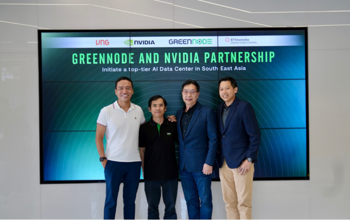 Từ trái qua, ông Lê Hồng Minh (VNG), ông Nguyễn Lê Thanh (GreenNode, VNG Digital Business), ông Dennis Ang (Nvidia) và ông Lionel Yeo (STT GDC) tại sự kiện. Ảnh: VNG