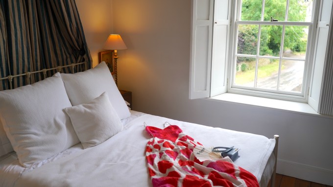 Airbnb và ứng dụng thời trang By Rotation hợp tác cung cấp trang phục cưới miễn phí 2 Airbnb và ứng dụng thời trang By Rotation hợp tác cung cấp trang phục cưới miễn phí Airbnb và ứng dụng thời trang By Rotation hợp tác cung cấp trang phục cưới miễn phí