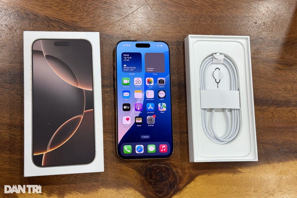 iPhone 16 Pro Max xách tay giảm giá 20 triệu đồng - 1