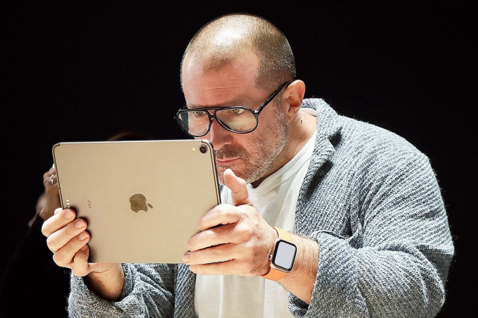 Jony Ive tham dự một sự kiện của Apple vào tháng 6 năm 2019. Ảnh: Macrumors