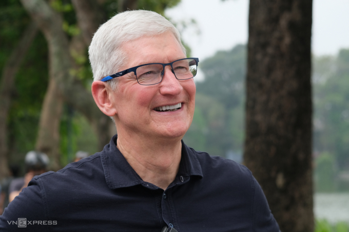 CEO Apple Tim Cook tại Hà Nội ngày 15/4. Ảnh: Tuấn Hồng