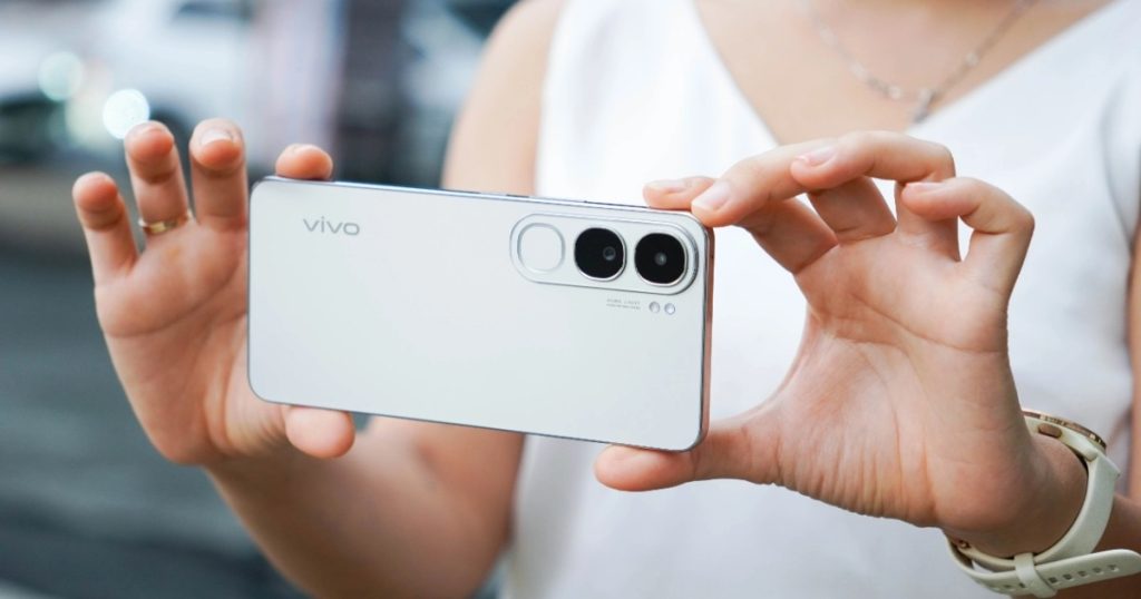 Trên tay Vivo V40 Lite: độ bền cao, hiệu năng trung bình