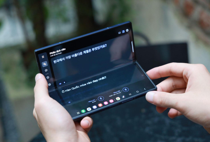 Tính năng phiên dịch trên điện thoại. Ảnh: Samsung