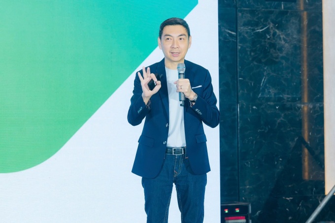 Ông Eric Chow, Giám đốc Kinh doanh Khu vực Broadcom ASEAN, công bố Chương trình Đối tác Lợi thế. Ảnh: Công ty Elite