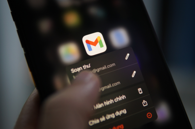 Logo Gmail trên điện thoại thông minh. Ảnh: Lưu Quý