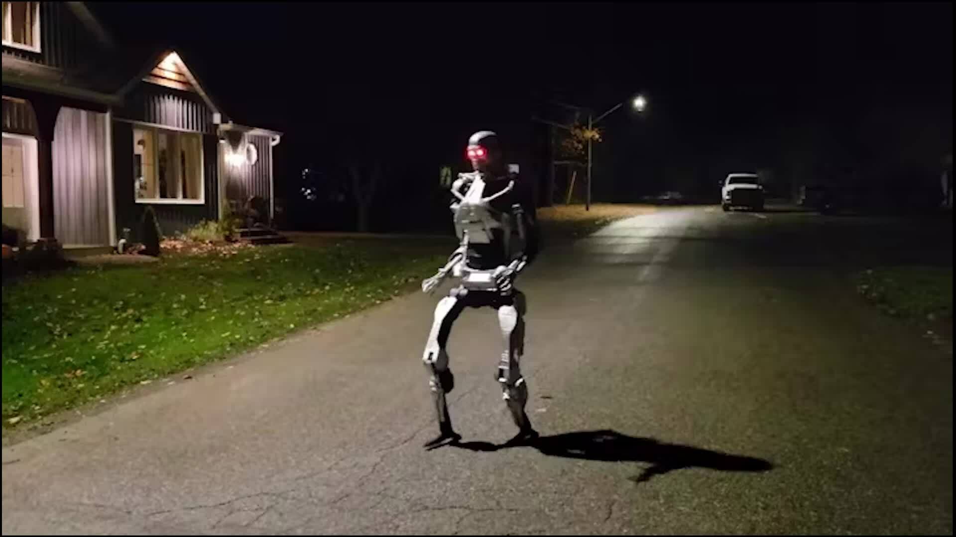 Làm robot Halloween của riêng bạn