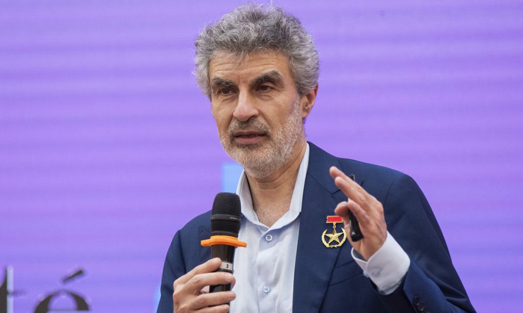 Giáo sư Yoshua Bengio: “Đừng cho AI khả năng tự bảo vệ mình”